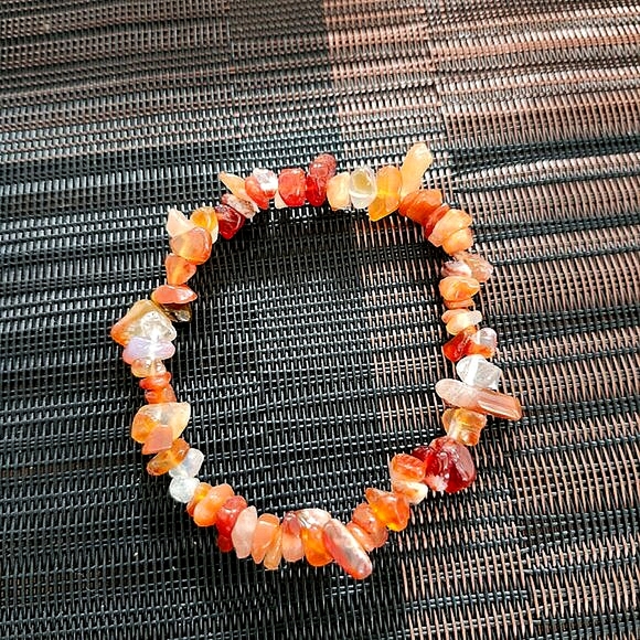 Pretty Polished Rock & Bracelet Clear Orange Brown & Amber Colour on an Elastic - Picture 4 of 7